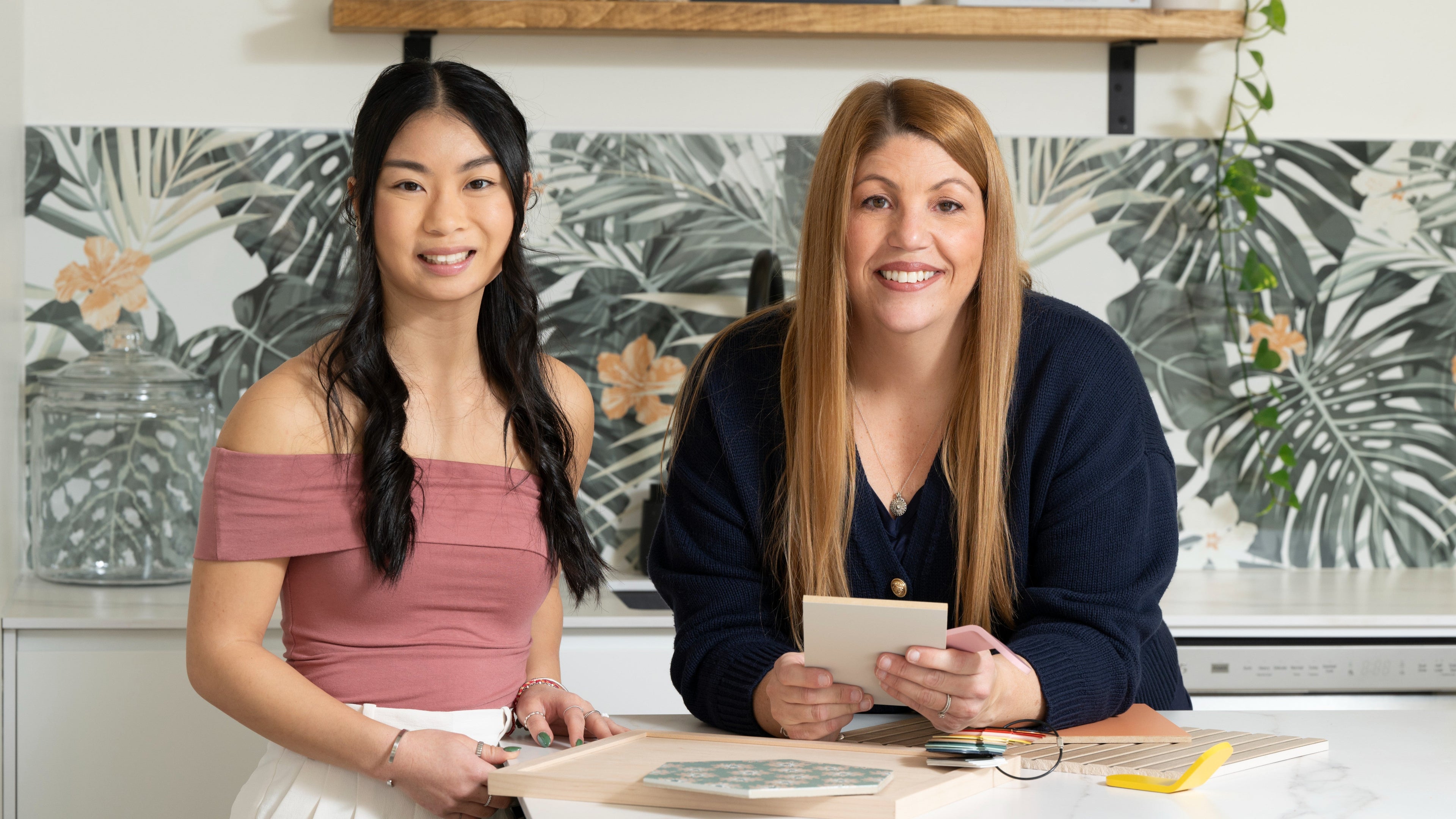 Projet de design intérieur par Isabelle Morin, avec Coralie Légaré, designers d'intérieur à Québec, dans les bureaux de Vision Rénov, créant un espace élégant et fonctionnel.